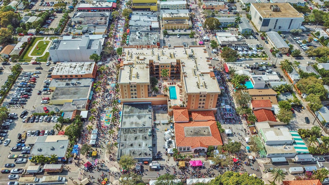 For Sale: $259,900 (1 beds, 1 baths, 665 Square Feet)