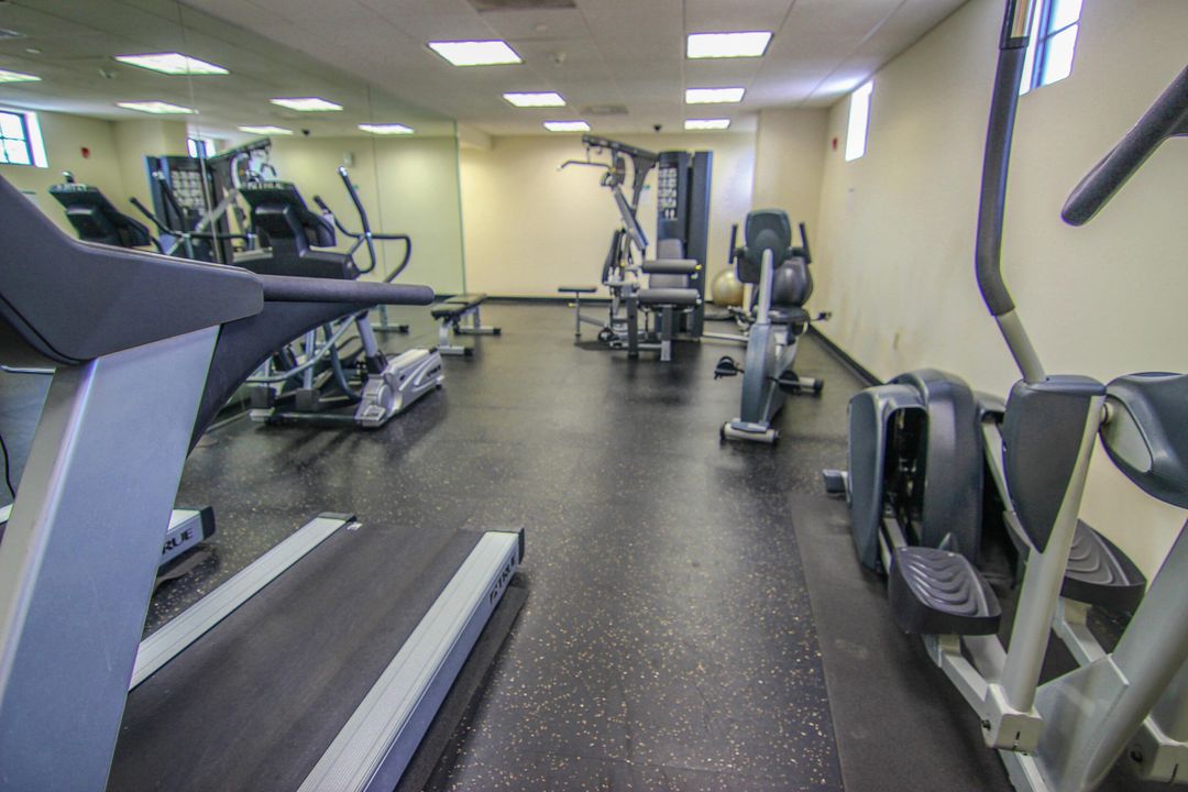 For Sale: $259,900 (1 beds, 1 baths, 665 Square Feet)