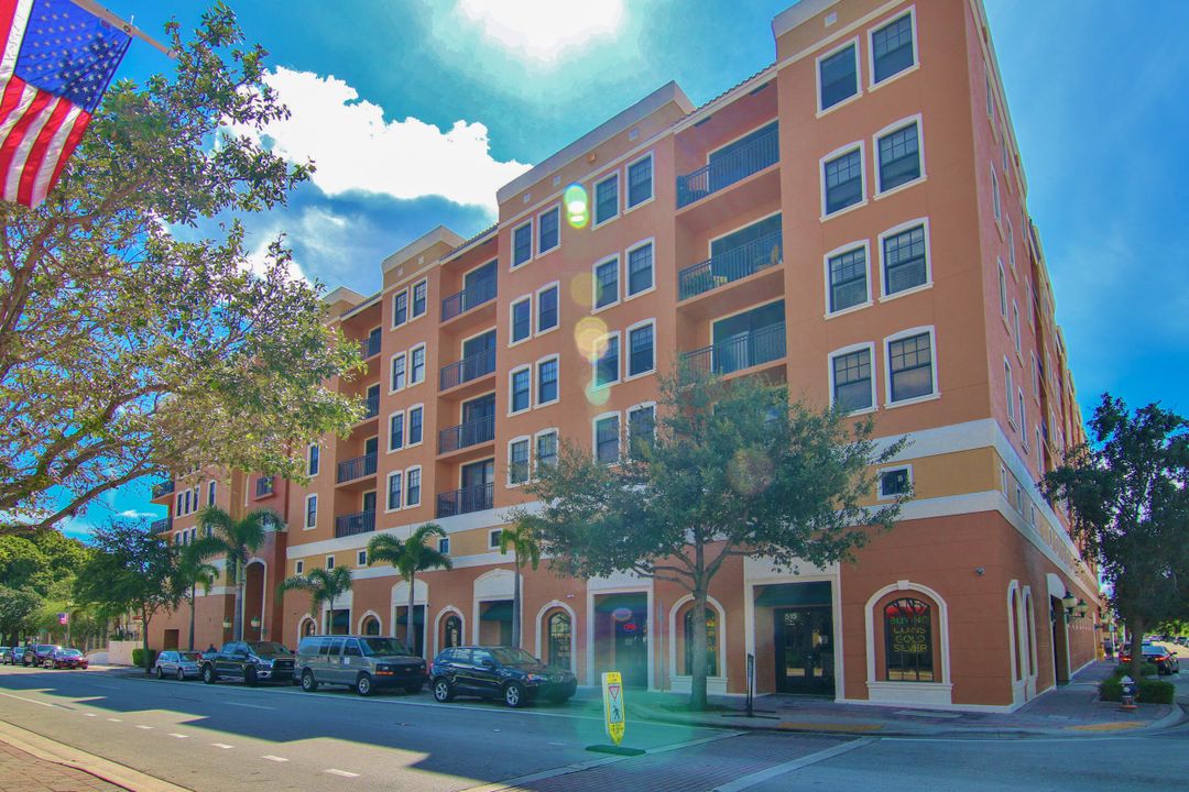 For Sale: $259,900 (1 beds, 1 baths, 665 Square Feet)