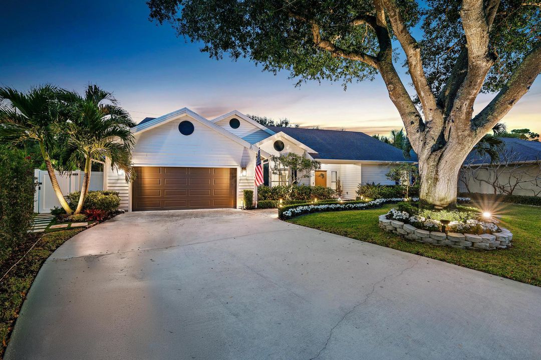 For Sale: $1,099,000 (3 beds, 2 baths, 1930 Square Feet)