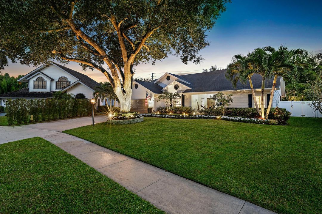 For Sale: $1,099,000 (3 beds, 2 baths, 1930 Square Feet)