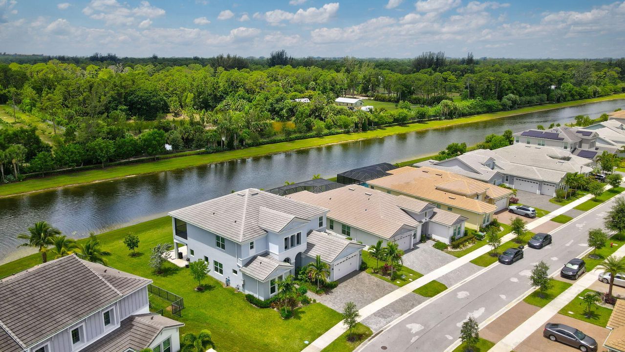 For Rent: $6,000 (6 beds, 4 baths, 4110 Square Feet)