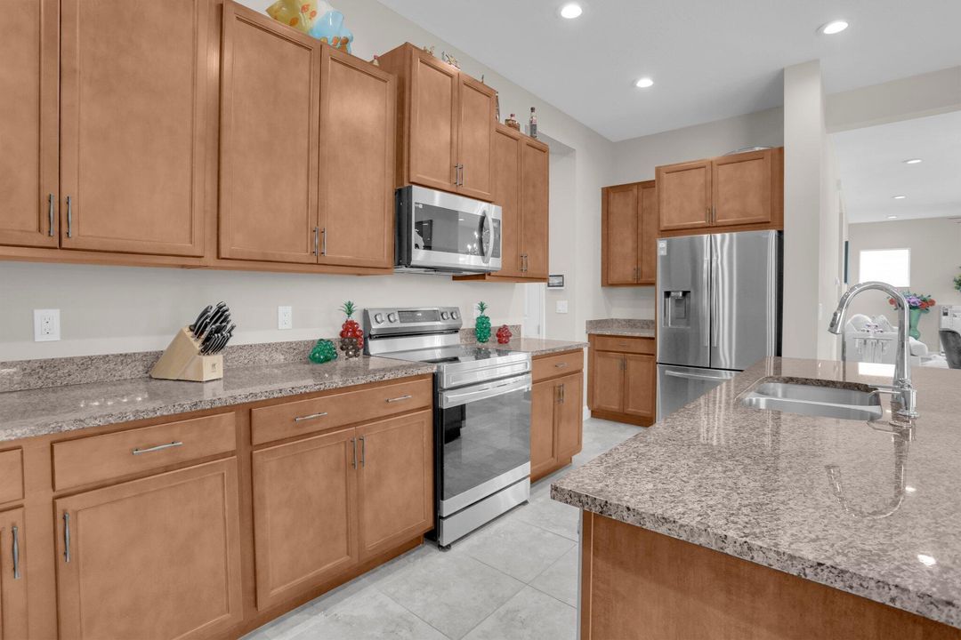 For Rent: $6,000 (6 beds, 4 baths, 4110 Square Feet)