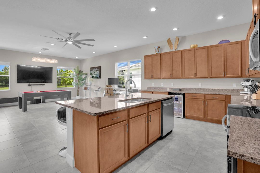 For Rent: $6,000 (6 beds, 4 baths, 4110 Square Feet)