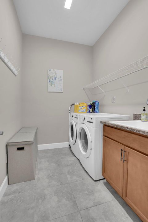 For Rent: $6,000 (6 beds, 4 baths, 4110 Square Feet)