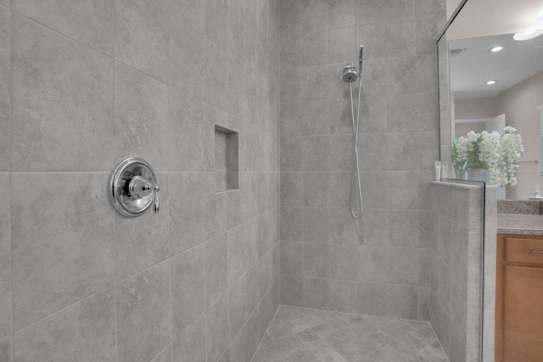 For Rent: $6,000 (6 beds, 4 baths, 4110 Square Feet)