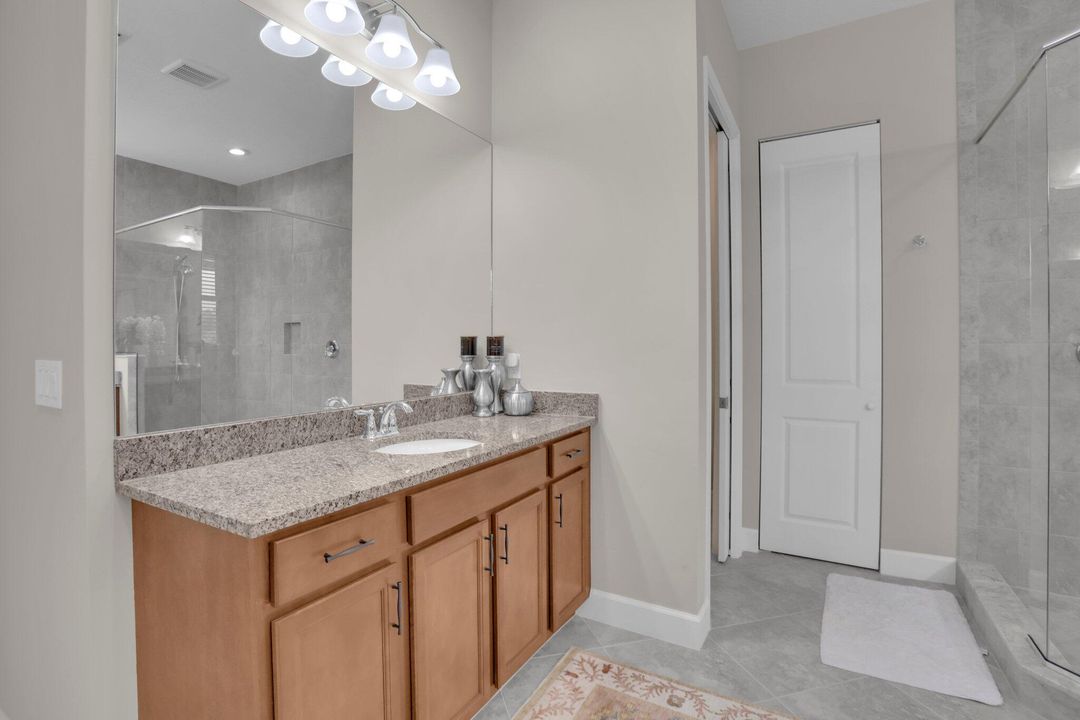 For Rent: $6,000 (6 beds, 4 baths, 4110 Square Feet)