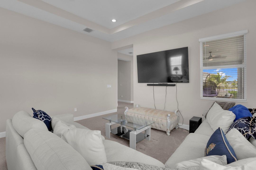 For Rent: $6,000 (6 beds, 4 baths, 4110 Square Feet)