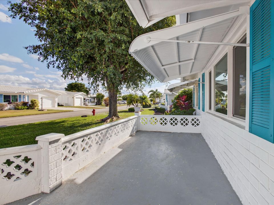 For Sale: $299,000 (2 beds, 2 baths, 1288 Square Feet)