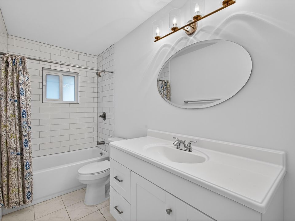 For Sale: $299,000 (2 beds, 2 baths, 1288 Square Feet)