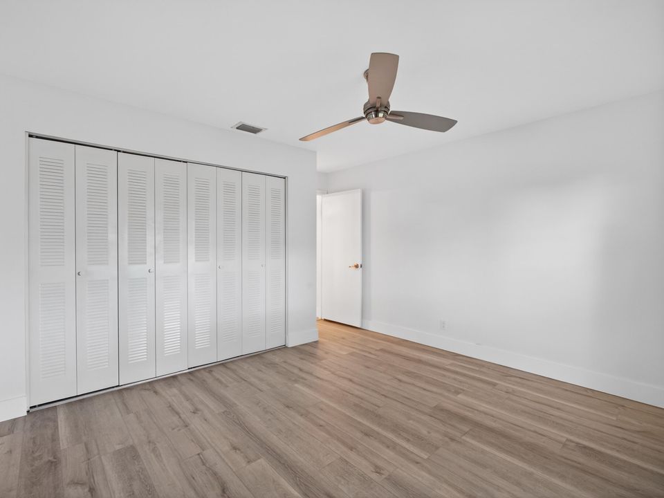 For Sale: $299,000 (2 beds, 2 baths, 1288 Square Feet)