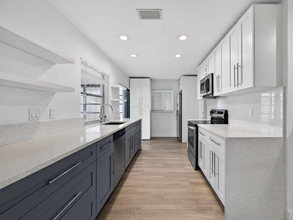 For Sale: $299,000 (2 beds, 2 baths, 1288 Square Feet)