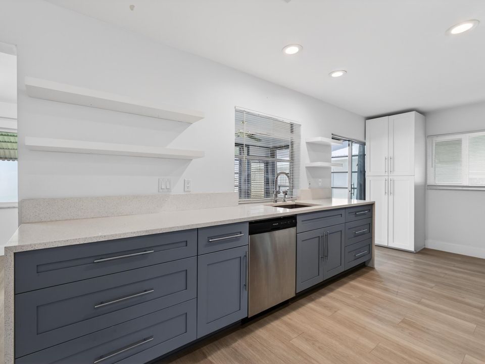 For Sale: $299,000 (2 beds, 2 baths, 1288 Square Feet)