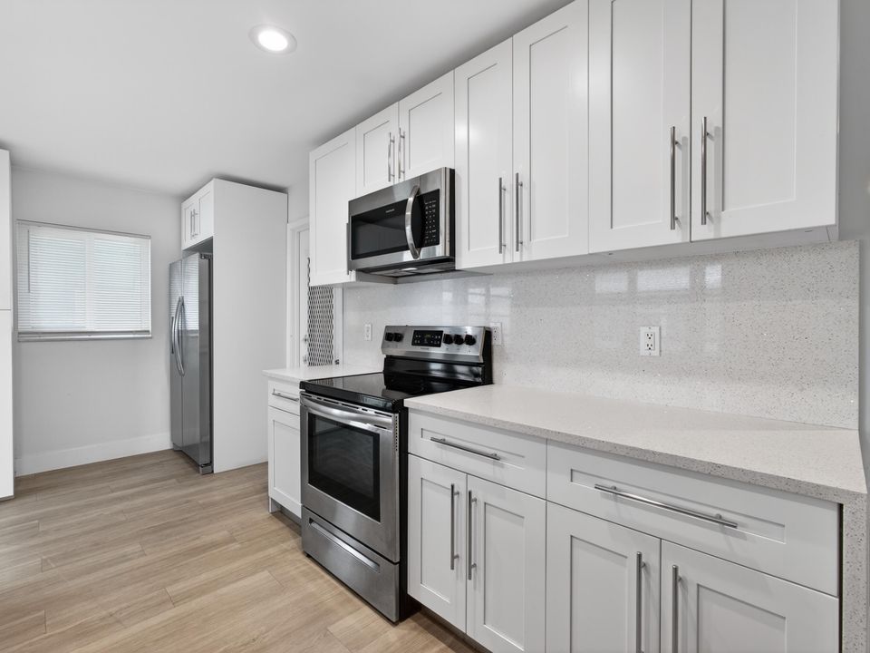 For Sale: $299,000 (2 beds, 2 baths, 1288 Square Feet)