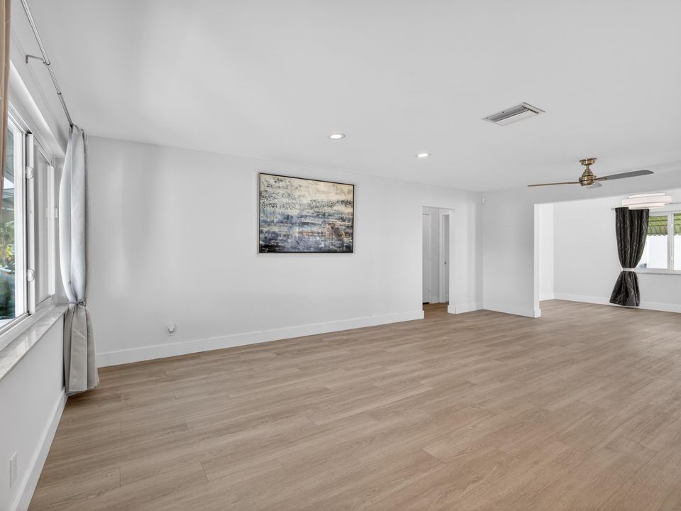 For Sale: $299,000 (2 beds, 2 baths, 1288 Square Feet)