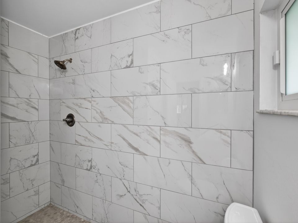 For Sale: $299,000 (2 beds, 2 baths, 1288 Square Feet)