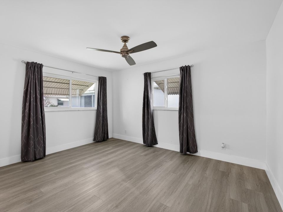 For Sale: $299,000 (2 beds, 2 baths, 1288 Square Feet)
