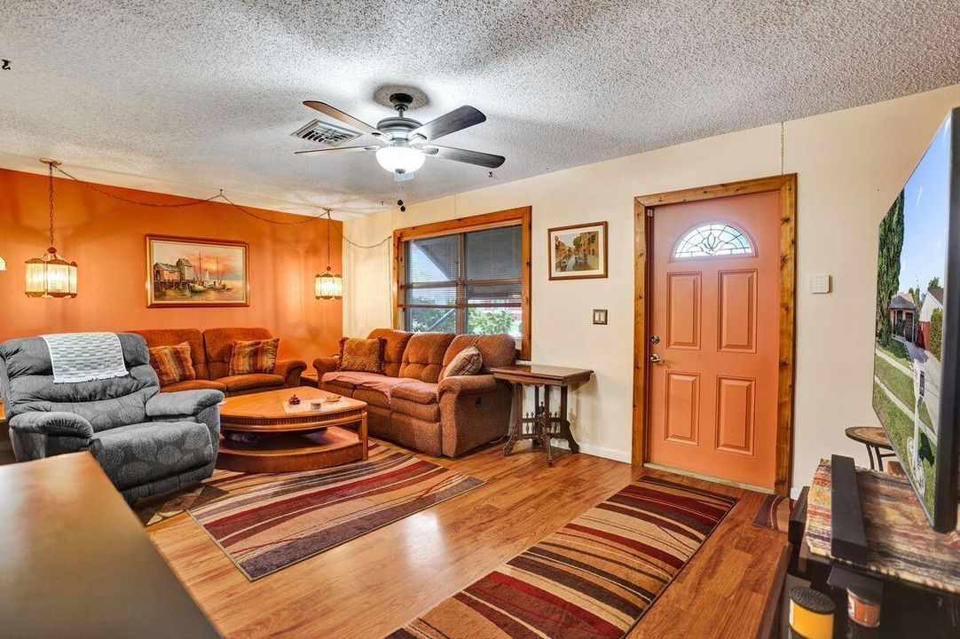 待售: $405,000 (3 贝兹, 2 浴室, 1258 平方英尺)