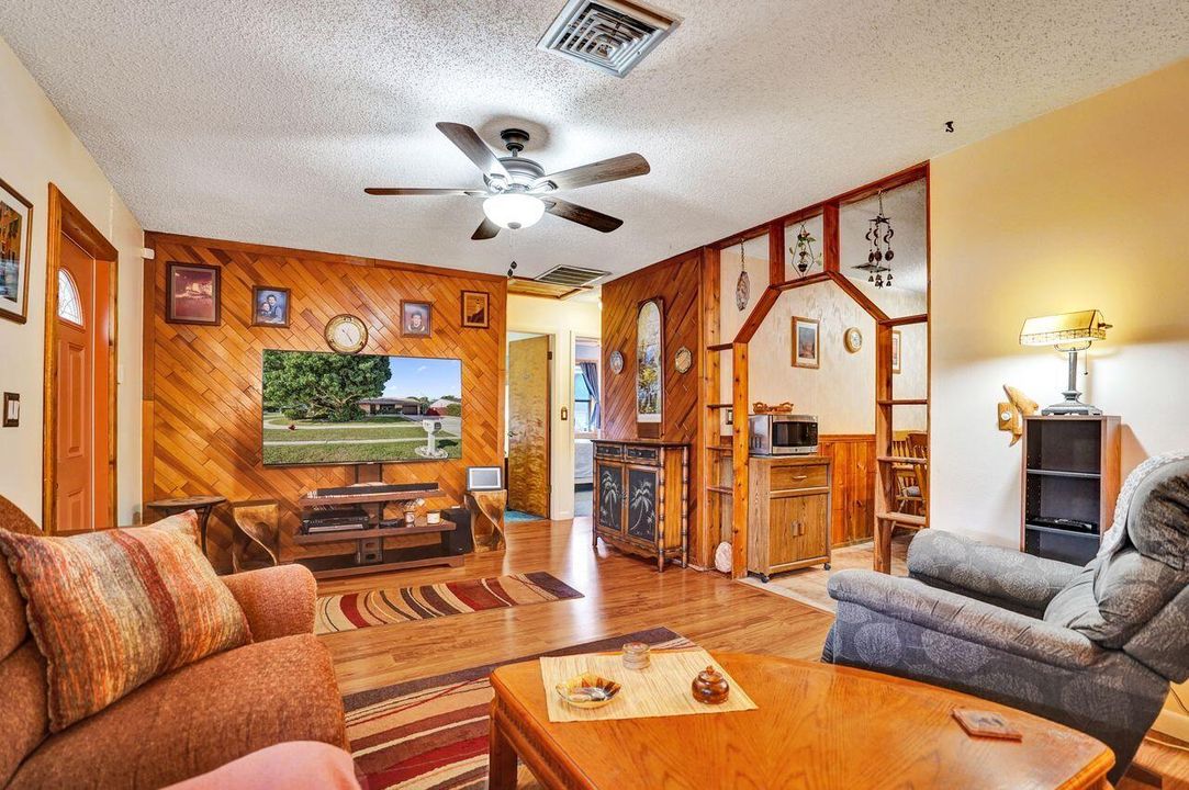 待售: $405,000 (3 贝兹, 2 浴室, 1258 平方英尺)