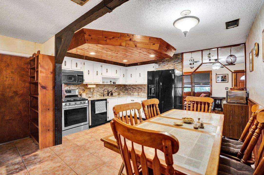 待售: $405,000 (3 贝兹, 2 浴室, 1258 平方英尺)