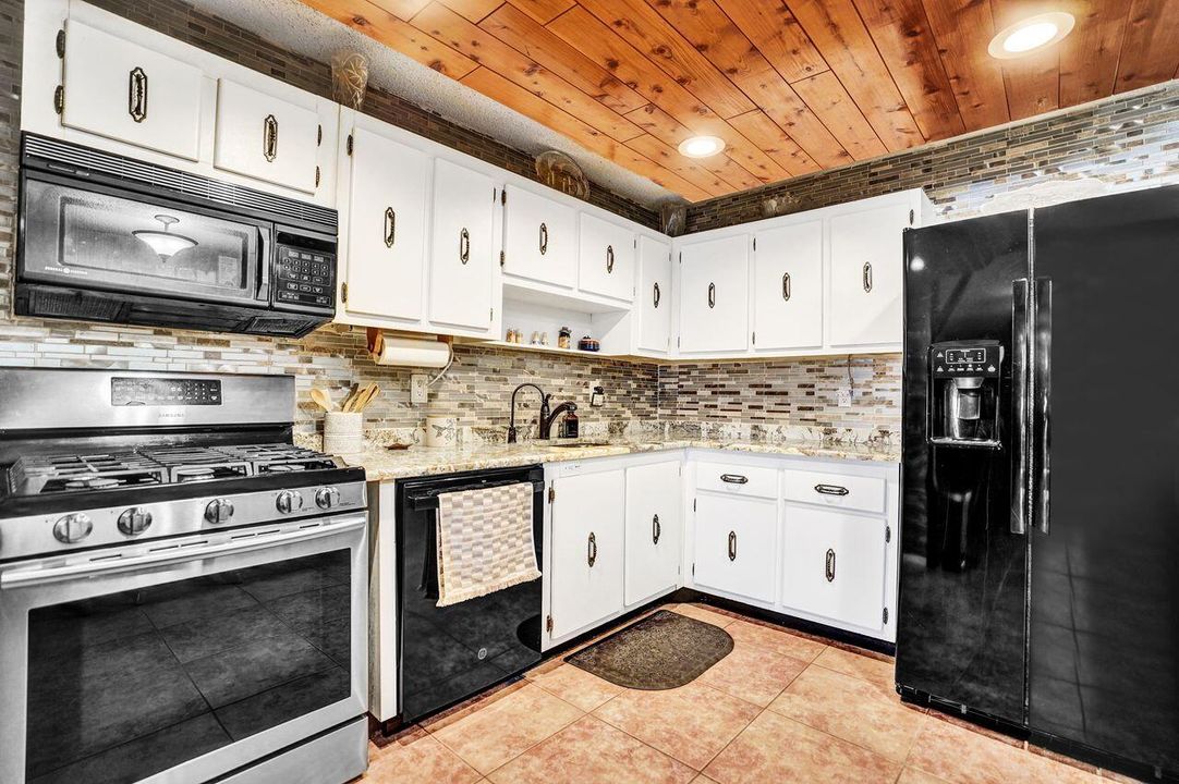 待售: $405,000 (3 贝兹, 2 浴室, 1258 平方英尺)