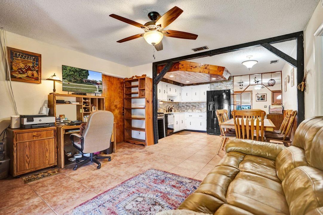 待售: $405,000 (3 贝兹, 2 浴室, 1258 平方英尺)