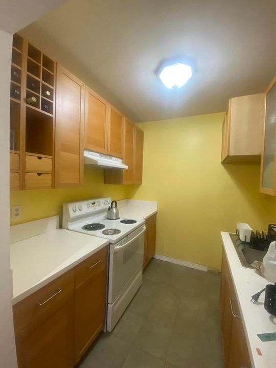 For Sale: $135,000 (1 beds, 1 baths, 614 Square Feet)
