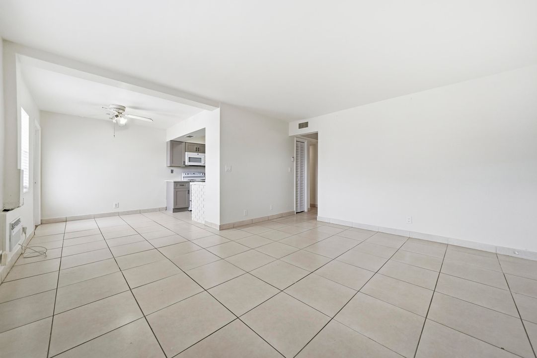 For Rent: $1,800 (2 beds, 1 baths, 775 Square Feet)