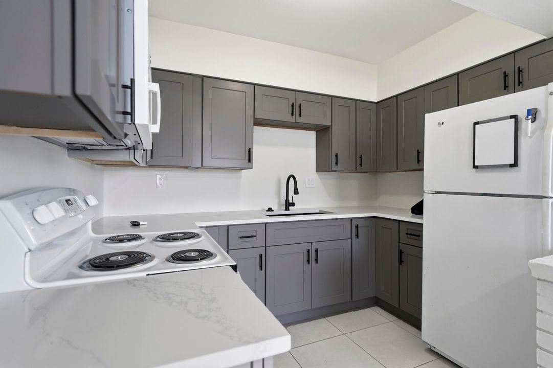 For Rent: $1,800 (2 beds, 1 baths, 775 Square Feet)