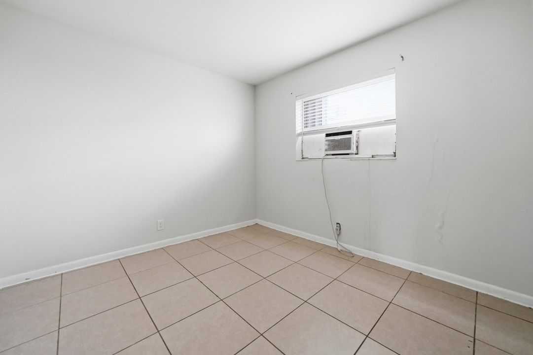 For Rent: $1,800 (2 beds, 1 baths, 775 Square Feet)