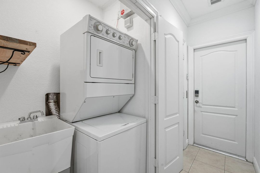 For Rent: $3,099 (3 beds, 3 baths, 1956 Square Feet)