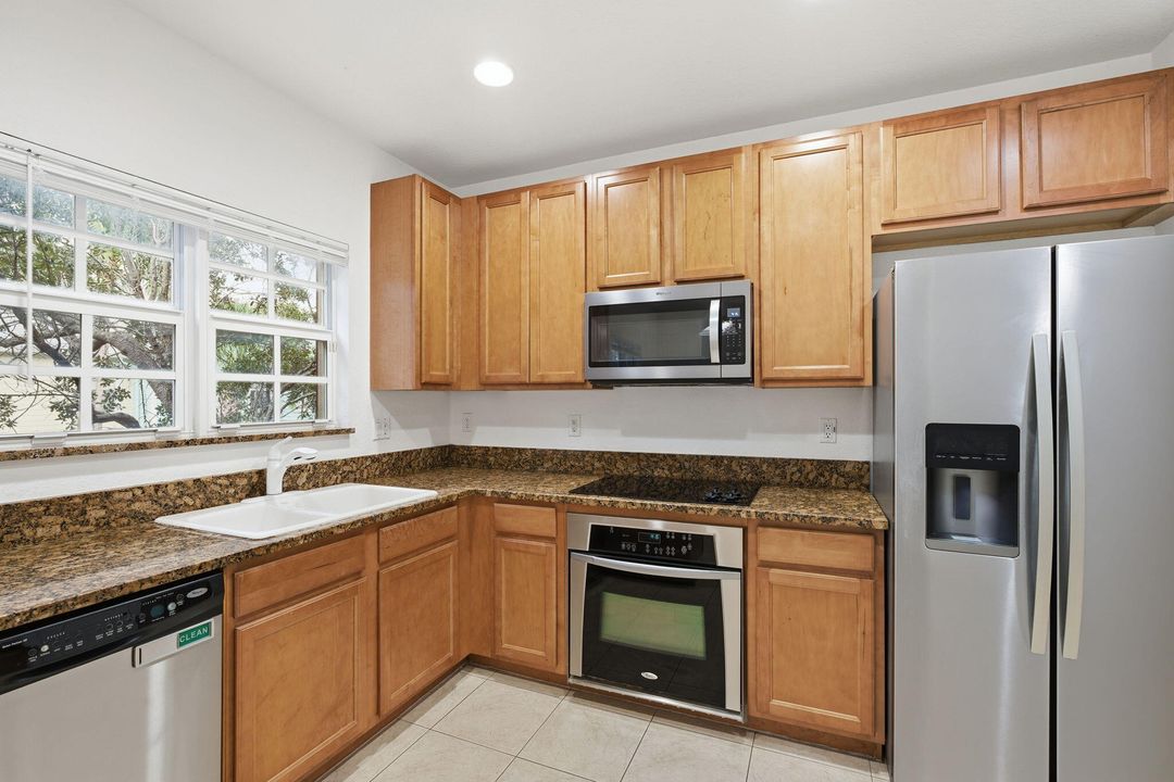 For Rent: $3,099 (3 beds, 3 baths, 1956 Square Feet)