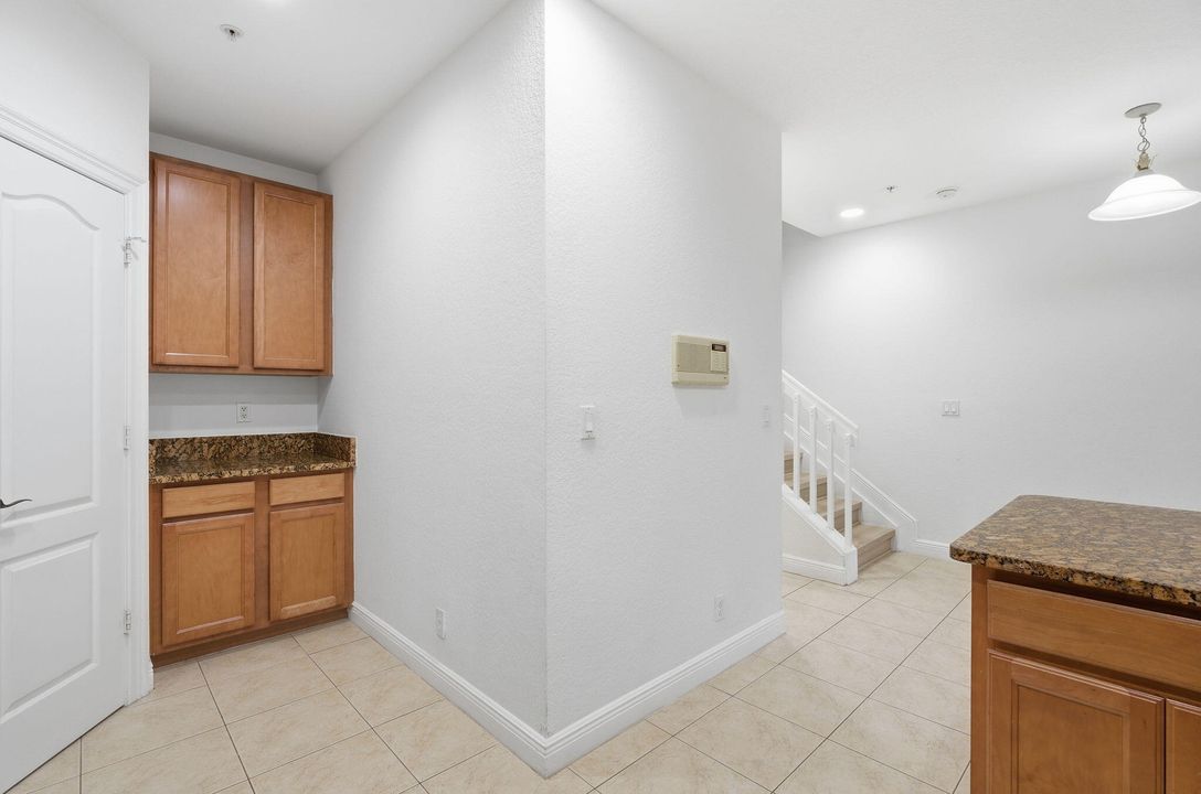 For Rent: $3,099 (3 beds, 3 baths, 1956 Square Feet)