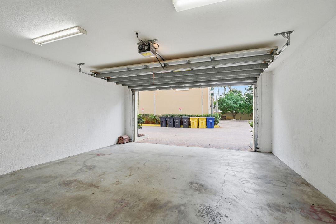 For Rent: $3,099 (3 beds, 3 baths, 1956 Square Feet)