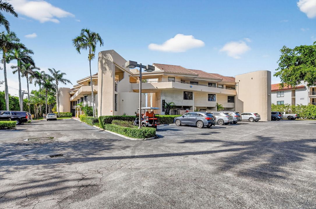 For Sale: $750,000 (2 beds, 2 baths, 1311 Square Feet)