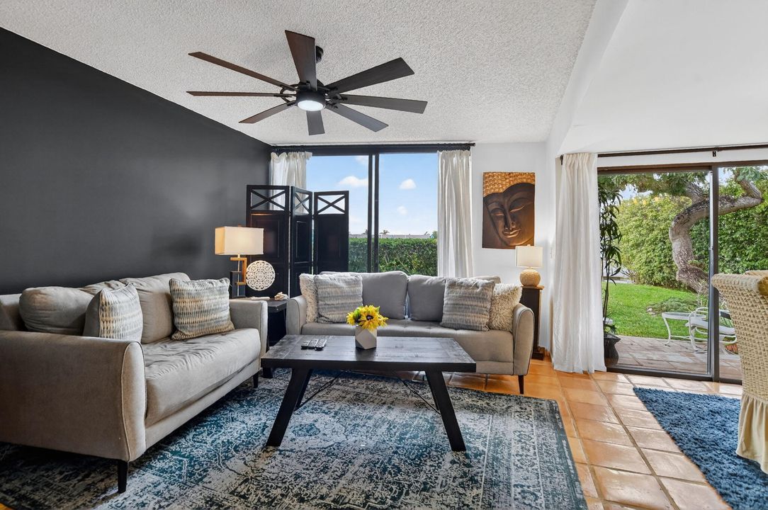 For Sale: $750,000 (2 beds, 2 baths, 1311 Square Feet)