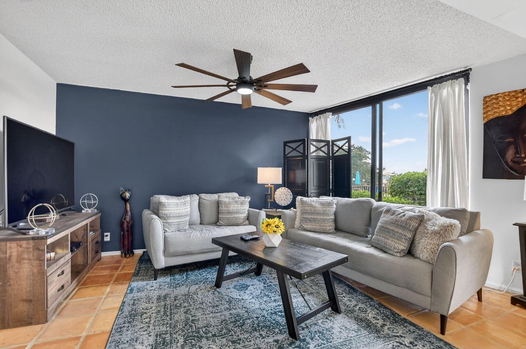 For Sale: $750,000 (2 beds, 2 baths, 1311 Square Feet)