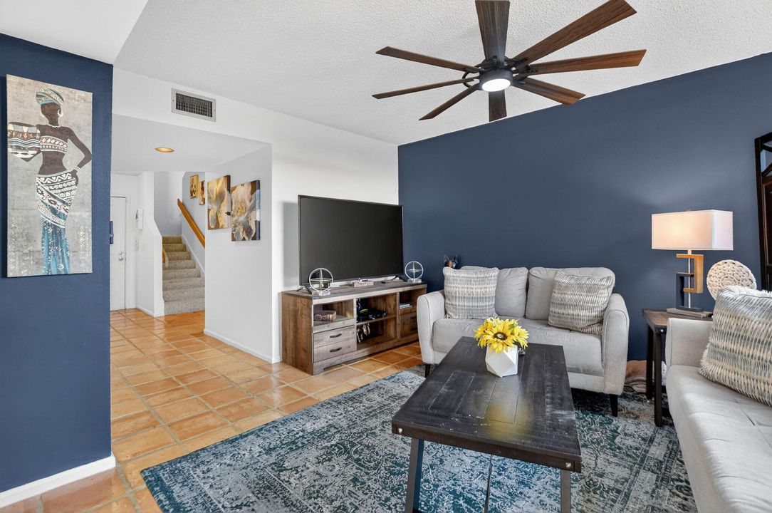 For Sale: $750,000 (2 beds, 2 baths, 1311 Square Feet)