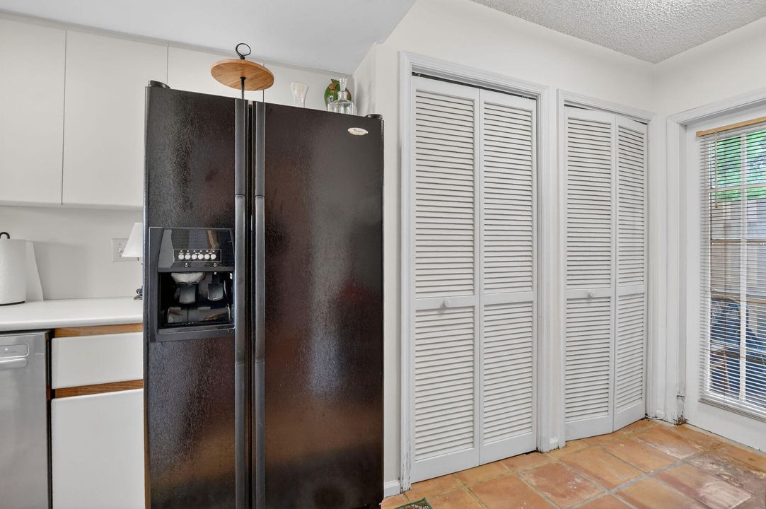 For Sale: $750,000 (2 beds, 2 baths, 1311 Square Feet)