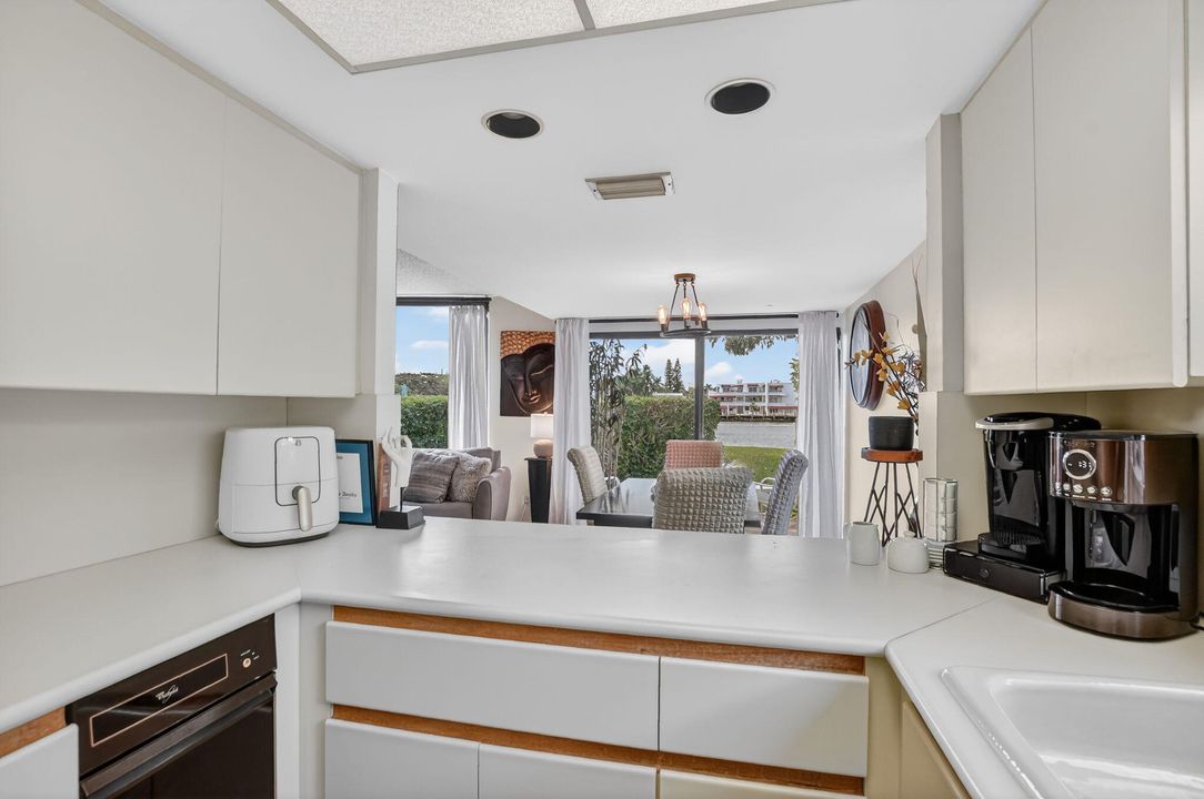 For Sale: $750,000 (2 beds, 2 baths, 1311 Square Feet)