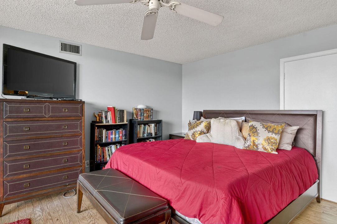 For Sale: $750,000 (2 beds, 2 baths, 1311 Square Feet)