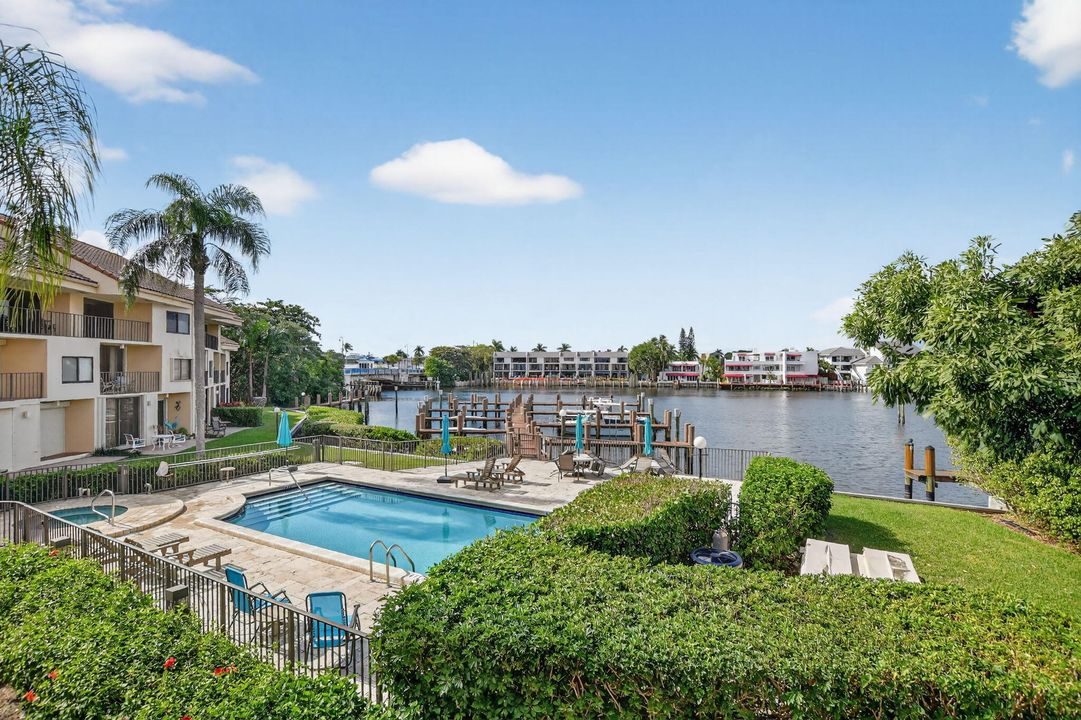 For Sale: $750,000 (2 beds, 2 baths, 1311 Square Feet)