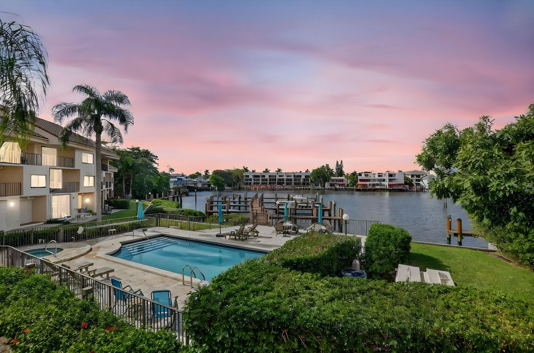 For Sale: $750,000 (2 beds, 2 baths, 1311 Square Feet)