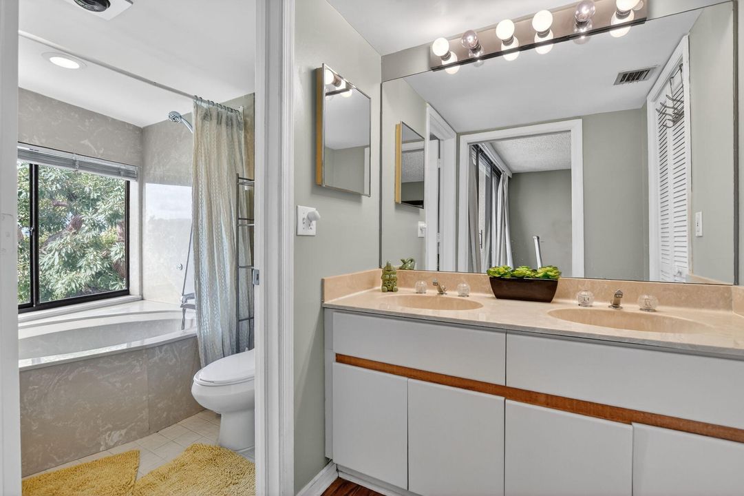 For Sale: $750,000 (2 beds, 2 baths, 1311 Square Feet)