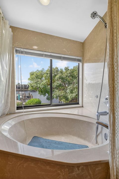 For Sale: $750,000 (2 beds, 2 baths, 1311 Square Feet)