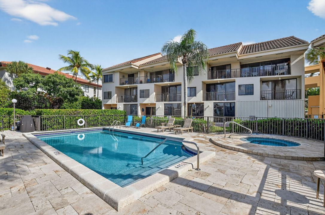 For Sale: $750,000 (2 beds, 2 baths, 1311 Square Feet)