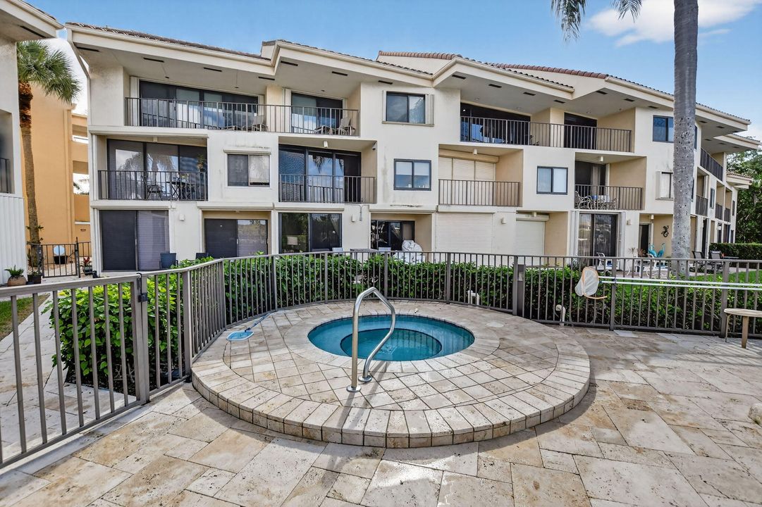 For Sale: $750,000 (2 beds, 2 baths, 1311 Square Feet)