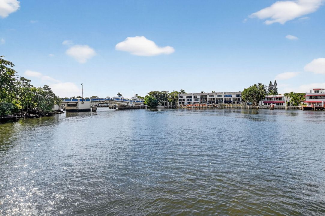 For Sale: $750,000 (2 beds, 2 baths, 1311 Square Feet)