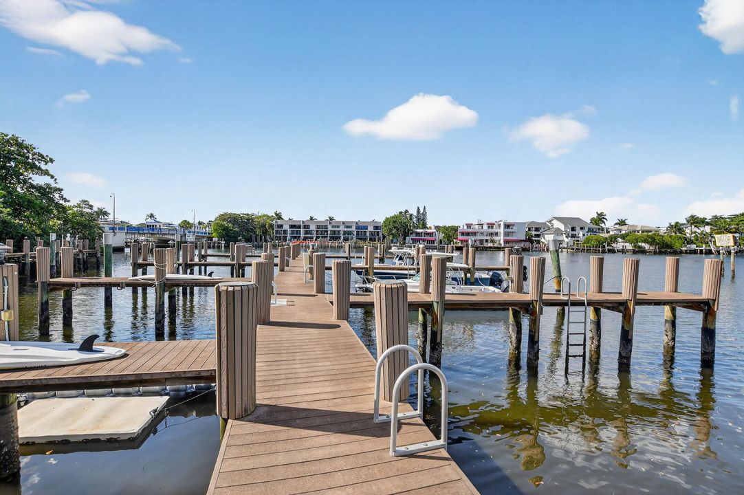 For Sale: $750,000 (2 beds, 2 baths, 1311 Square Feet)