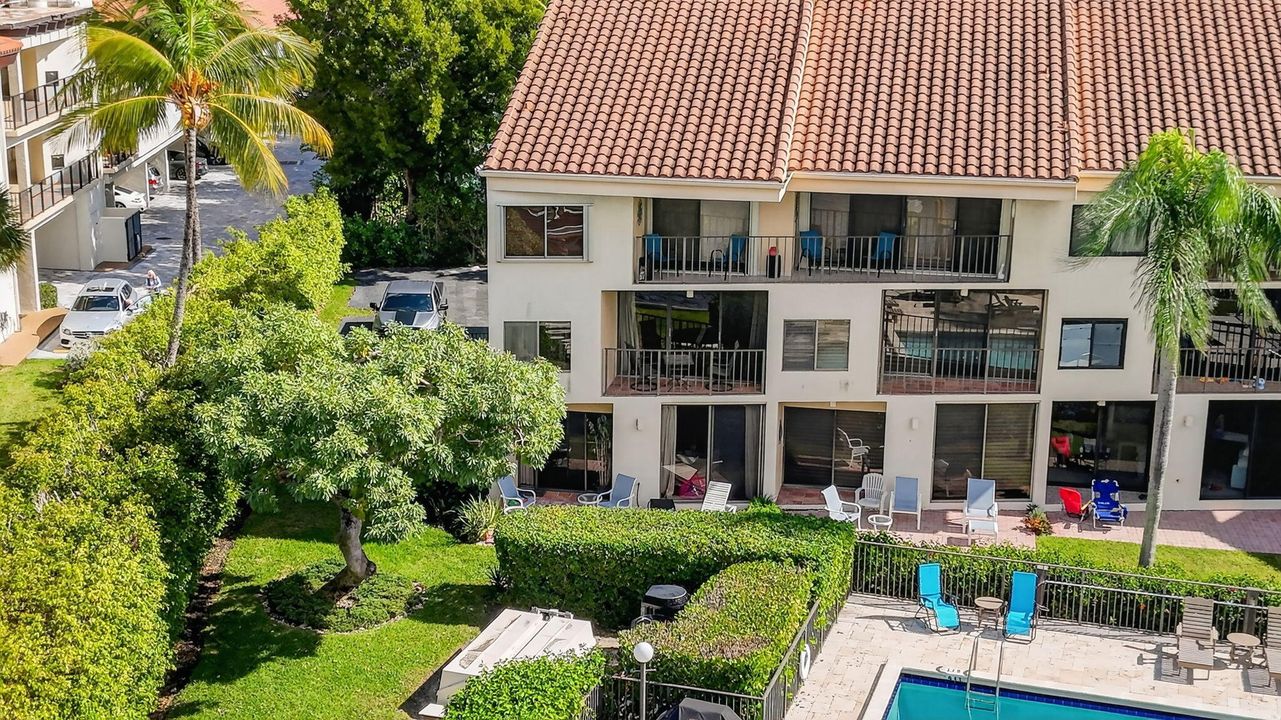 For Sale: $750,000 (2 beds, 2 baths, 1311 Square Feet)